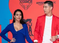 Suma uluitoare pe care Ronaldo i-o dă partenerei sale. Care e explicația gestului său