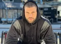 Cine este Florian Munteanu, actorul român care a primit un rol în sezonul 3 din „Vikingii” (Netflix)