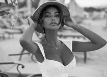 Imagini rare cu Mădălina Ghenea alături de fiica și de mama ei. Destinația de lux unde s-au relaxat