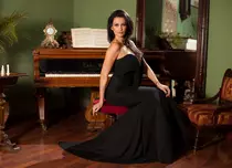 Vă vine să credeți? Nicoleta Luciu aniversează 20 de ani de la lansarea pe micul ecran, ca asistentă tv!