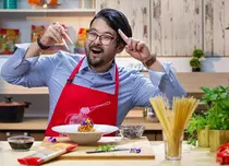 Rikito Watanabe, japonezul care gustă din plin umorul românesc și micii de Dedulești