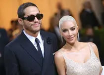 Kim Kardashian, desființată pentru că a ales o rochie a lui Marilyn Monroe la Met Gala. Cât valorează acum ținuta care a făcut valuri și la vremea ei