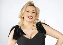 „Te cunosc de undeva!” 2022. Prin ce chinuri a trecut Anisia Gafton pentru primul său travesti. „Nu mă puteam opri din râs”