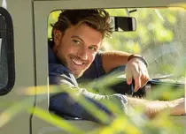 Adam Demos, actorul din „Sex/Life”, știa că va face un „sacrificiu” pentru noul film. „Totul face parte din spectacol"