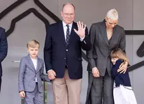 Prințul Albert de Monaco, escapadă în Disneyland alături de gemenii Gabriella și Jacques