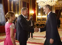 Ce ținută a ales Carmen Iohannis pentru dineul Regelui Spaniei. Prima doamnă a României s-a remarcat imediat