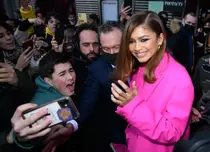 Imaginea de peste 20 de milioane de like-uri. Cine o ține în brațe pe Zendaya
