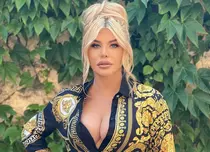 Loredana Groza s-a pozat întinsă pe pat și fără lenjerie intimă. Reacția fanilor