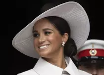 Cum a reușit Meghan Markle să o copieze la perfecție pe Kate Middleton. Ținuta aleasă de soția prințului Harry a uimit pe toată lumea