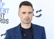 Sebastian Stan, de nerecunoscut în cel mai recent rol al său. Actorul și-a transformat chipul cu ajutorul protezelor