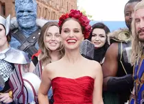 Natalie Portman, apariție senzațională la premiera londoneză a filmului „Thor: Iubire și tunete”