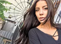 Cine este Melis Tüzüngüç, protagonista serialului „Aripi frânte”