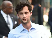 „You”, sezonul 4, serial Netflix. Penn Badgley, complet schimbat în noile imagini de pe platourile de filmare