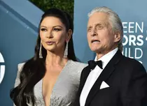 Dans în familie! Catherine Zeta-Jones și Michael Douglas au petrecut în pași de dans alături de copiii lor
