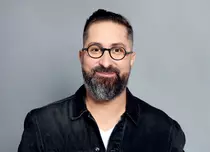 Cosmin Savu, din culisele emisiunii „România, te iubesc!”: „Ne luptăm pentru fiecare interviu”. EXCLUSIV