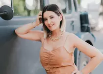 Ela Crăciun ar fi în stare să-și construiască singură casa. „Fiecare vizită pe șantier e de multe ori ca un duș rece”