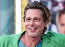 Brad Pitt explică de ce a purtat o fustă pe covorul roșu, la lansarea filmului „Trenul asasinilor”: „Oricum o să murim într-o zi, deci să ne mai și amuzăm!”
