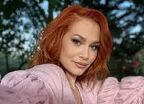 Feli, transformare de look uimitoare pentru noul ei videoclip. A lansat melodia „Dragoste nebună”