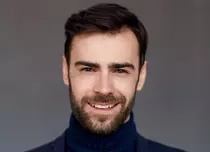 Cine este iubita lui Denis Hanganu, actorul din serialul „Clanul”. „Totul a început în timpul unei veri ca nicio alta”