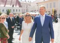 Cum s-a îmbrăcat Carmen Iohannis la funerariile reginei Elisabeta a II-a. Detaliile care au atras atenția