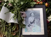 Începe lupta pentru „cel mai mare diamant din lume”. Cine vrea să pună mâna pe bijuteria de pe sceptrul reginei Elisabeta a II-a