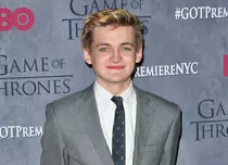 Jack Gleeson, Joffrey din „Game of Thrones”, s-a căsătorit! Ținutele de nuntă au surprins pe toată lumea