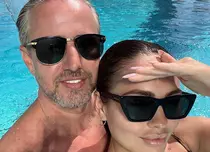 Laurențiu Reghecampf, prima imagine cu fața băiețelului său și al Corinei Caciuc. Cu cine seamănă micul Liam