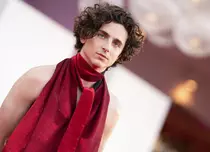 Timothée Chalamet spune că e „greu să fii în viață” în epoca social media. „Prăbușirea societății se simte în aer”