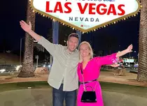 Cosmin Stan a spus din nou „Da”. Prezentatorul Știrilor Pro TV și soția sa și-au reînnoit jurămintele în SUA