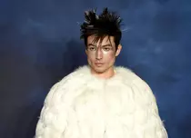 Ezra Miller, actorul din „The Flash”, pledează nevinovat pentru furt calificat. Riscă ani grei de închisoare