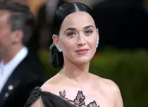 Lui Katy Perry i-a căzut pleoapa în timpul unui concert. Momentul a devenit viral pe Internet