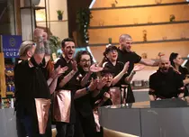 „Chefi la cuțite”, 1 noiembrie 2022. Cei trei Chefi, emoționați de întâlnirea cu jurații speciali ai serii. „Pot spune chiar zeii noștri”