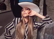 Actrița Aslı Enver s-a căsătorit cu alesul inimii ei, Berkin Gökbudak! Primele imagini de la nuntă