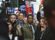 Filme la TV azi, 24 noiembrie: „Candidatul altora”, „Crăciun cu afine”, „Asediul”, „Furia titanilor”