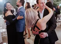 Cine este iubita lui Denis Roabeș, juratul de la „Vocea României”. Unde a cunoscut-o pe Bianca