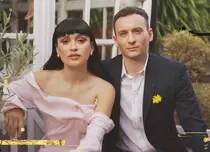 Irina Rimes și The Motans, alături de partenerii lor în clipul piesei „Gata de zbor”. Cum a dat de înțeles Denis Roabeș că s-a căsătorit