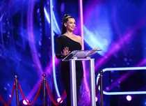 iUmor, 6 noiembrie 2022. Iuliana Luciu își ia la roast sora mai mare. Ce dezvăluiri face despre Nicoleta Luciu