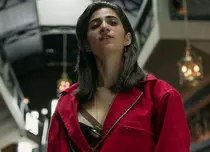 Alba Flores, una dintre vedetele serialului „Fabrica de bani”, va juca în thrillerul SF „Ulterior”