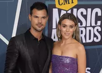 Taylor Lautner s-a căsătorit! Starul din „Twilight” și iubita lui au strălucit în ziua nunții