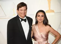 Ashton Kutcher, despre relația cu soția lui, Mila Kunis. Ce film le descrie perfect povestea de iubire