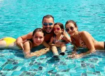 Bursucu și-a cerut iubita de soție după 10 ani de relație. „Am dat inelul”. Când va avea loc nunta