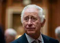 Banca Angliei a dezvăluit primele bancnote cu chipul Regelui Charles. Ce se întâmplă cu banii cu imaginea Reginei Elisabeta