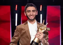 Iulian Nunucă, câștigătorul „Vocea României”, are o pasiune neașteptată: adoră să facă prăjituri! EXCLUSIV