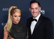 Paris Hilton a devenit mamă pentru prima dată! Ce imagine adorabilă a publicat cu băiețelul ei