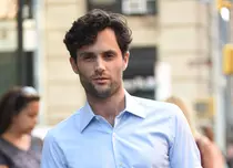 Drama lui Penn Badgley, actorul din serialul „You”. De ce mama lui era nevoită să îl resusciteze zilnic în primul an de viață