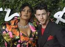 Priyanka Chopra, dezvăluiri emoționante. Ce i-au zis medicii după ce bebelușul ei a venit pe lume. „Era atât de mică, mai mică decât mâna mea”