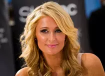 Ce vedete au făcut copii cu ajutorul unor mame surogat 