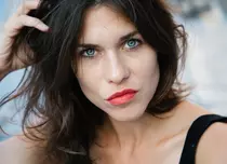 Interviu Ana Ularu. Actrița joacă în două noi seriale de excepție: „The Power” și „Spy/Master”. EXCLUSIV