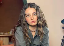 Ayça Ayșin Turan („Povestea de pe insulă”) ar putea juca într-un nou film turcesc. Regizor este chiar noul ei iubit