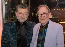 „Luther: Apus de soare”. Ce spun actorii Andy Serkis și Dermot Crowley despre noul film Netflix